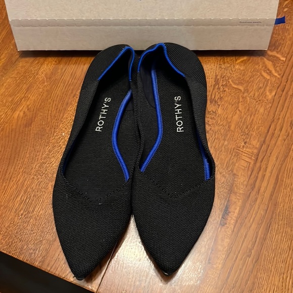 Women’s Rothy’s Black Flat - Picture 1 of 3